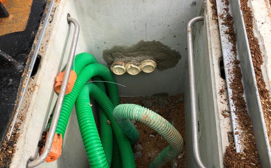 Chambre de tirage et gaines télécom posées par Bourkels au Somail