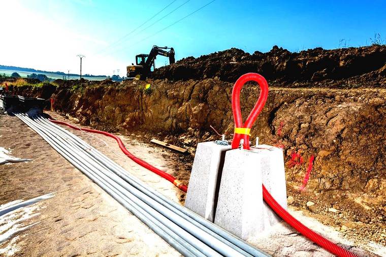 Corbières : Pose de réseaux télécom et d'éclairage