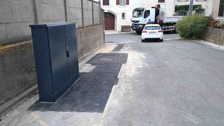 Ornaisons : Génie civil FTTH et pose d'une armoire SRO 28U