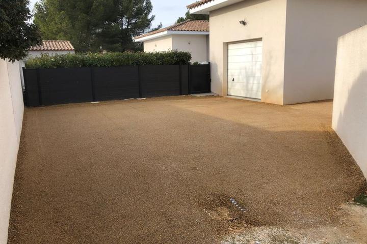 Saint-Nazaire-d'Aude : Allée de maison en gravier stabilisé