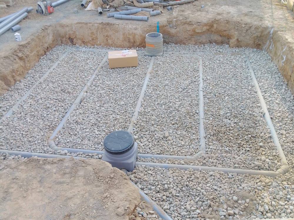 Drains d'épandage d'une filière d'assainissement posés par Bourkels à Cuxac-d'Aude